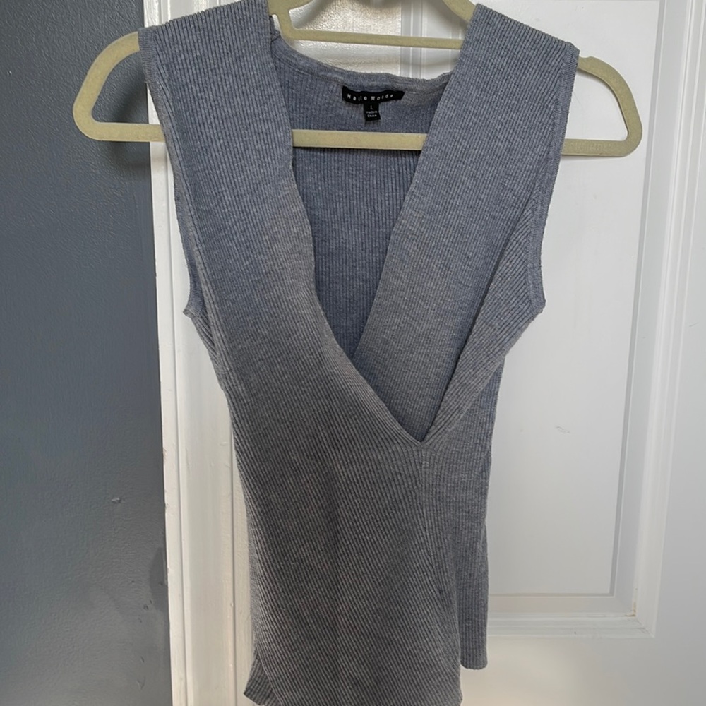 Haute Monde v neck grey ribbed sleeveless top stretchy material sz large